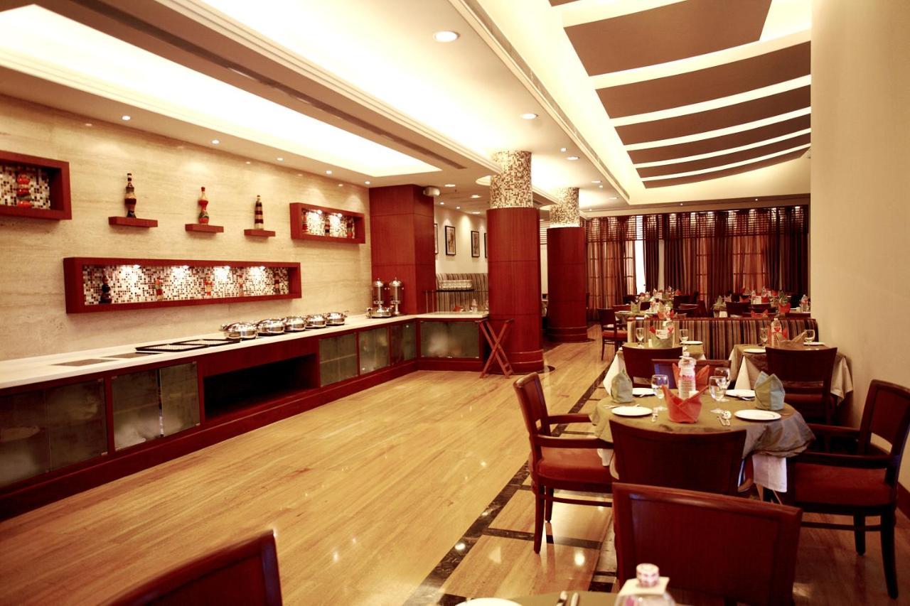 Dlf Club 3 Hotel Gurgaon Exterior foto