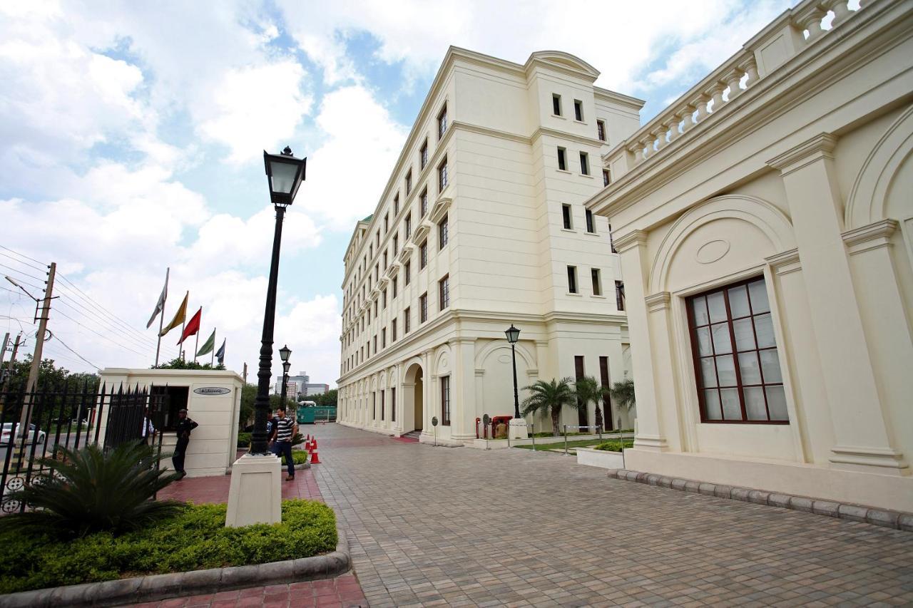 Dlf Club 3 Hotel Gurgaon Exterior foto
