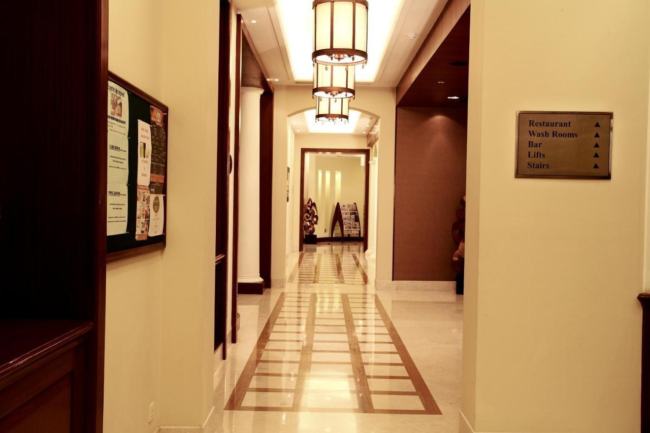 Dlf Club 3 Hotel Gurgaon Exterior foto