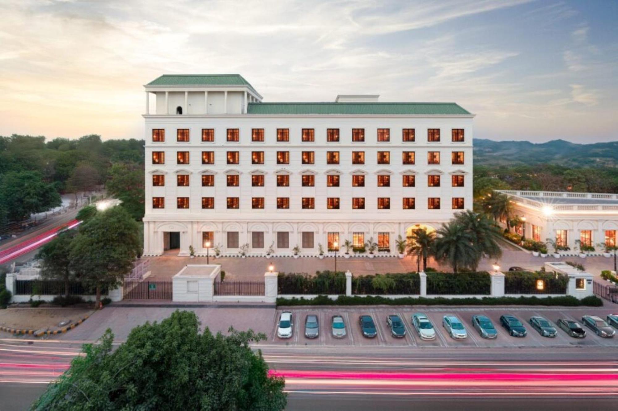 Dlf Club 3 Hotel Gurgaon Exterior foto